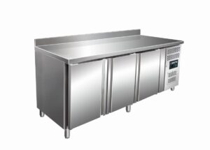 SARO Koelwerkbank met 3 deuren en opstaande rand model SNACK 3200 TN